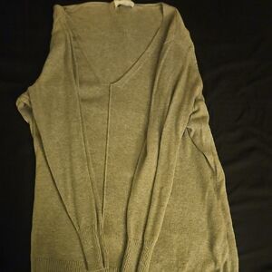 Gray V-Neck Sweater with Relaxed Fit and Fine-Knit Texture